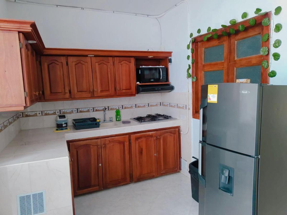 Habitacion Privada En Jardin Cerca Al Parque Hotell Exteriör bild